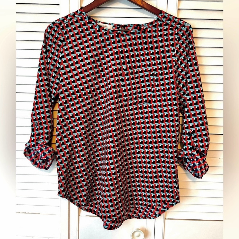 Van Heusen Blouse Geometric pattern roll tab  keyhole closure career XS